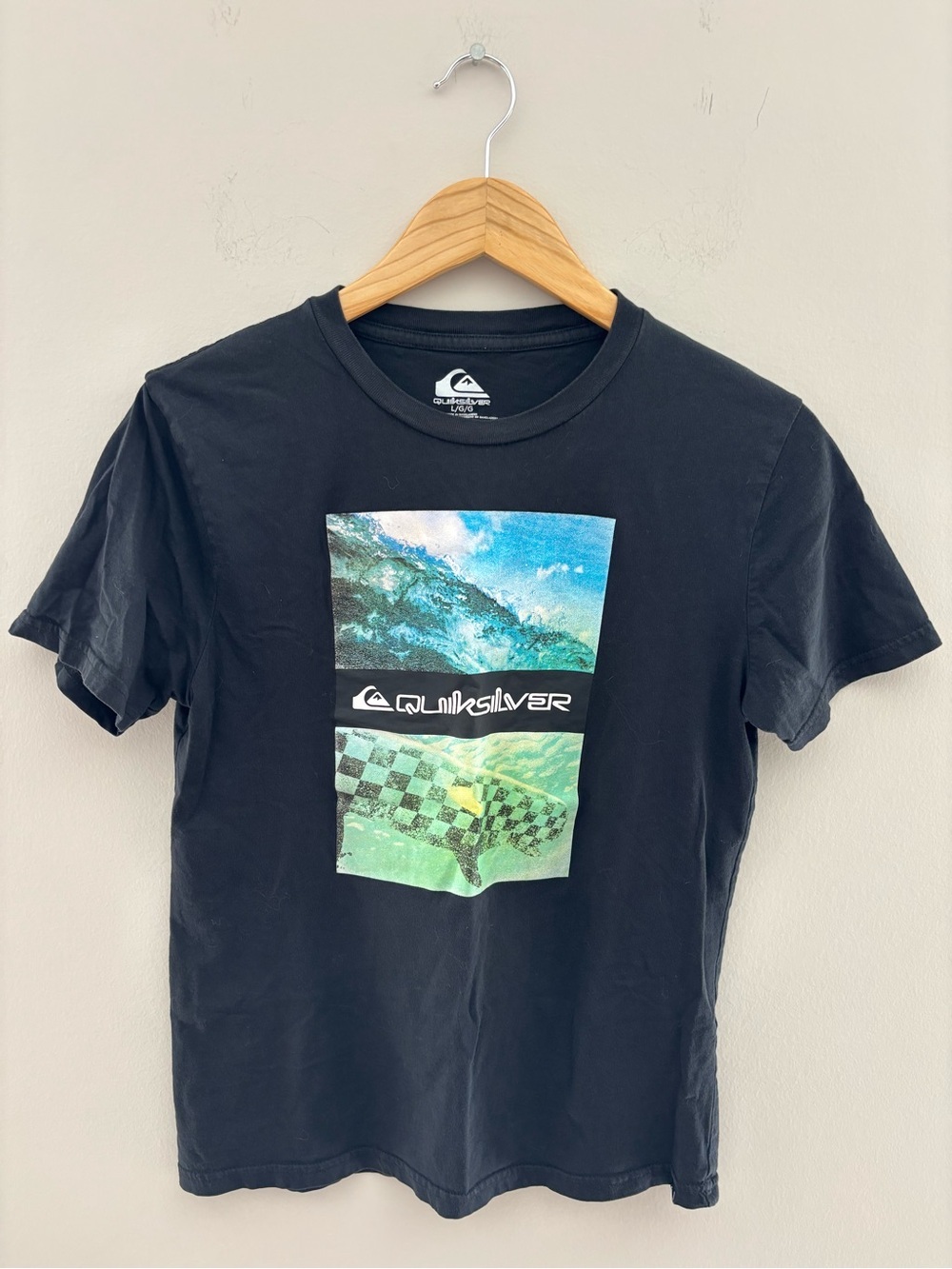 Quiksilver Black Graphic T-Shirt Boys Large Green Blue Surf Logo Tee